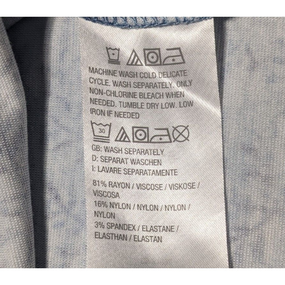 Isaac Mizrahi Live! Allover Floral Print Button Front Top Women PL Blue aA06 - Picture 12 of 15